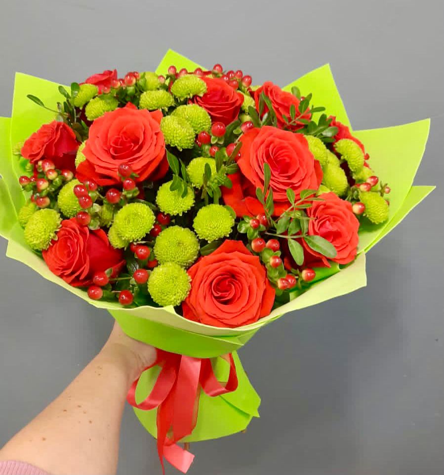 Букет цветов из: Хризантемы и Розы в Смоленском Алтайский край