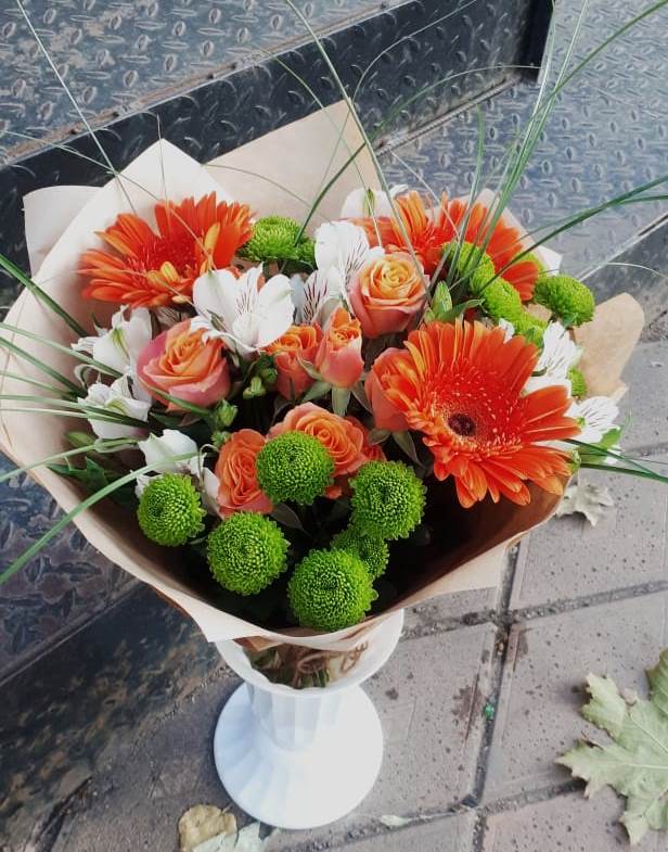 Букет цветов из: Герберы, Хризантемы, Альстромерии и Розы в Смоленском Алтайский край