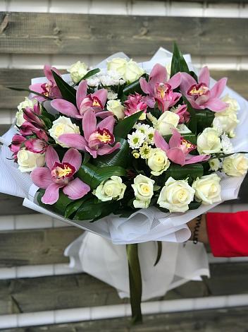Букет цветов из: Розы и Хризантемы в Смоленском Алтайский край