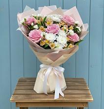 Букет цветов из:  Гвоздики, Орхидеи и Розы #REPLACE_PRED# Смоленском Алтайский край