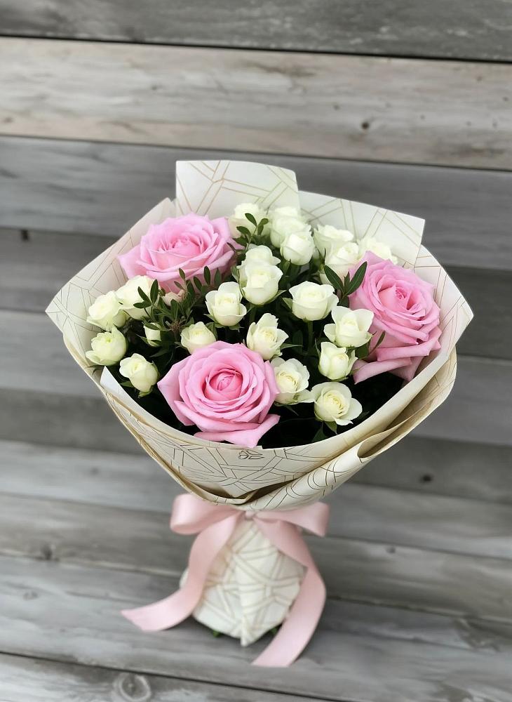 Букет цветов из: Розы в Смоленском Алтайский край