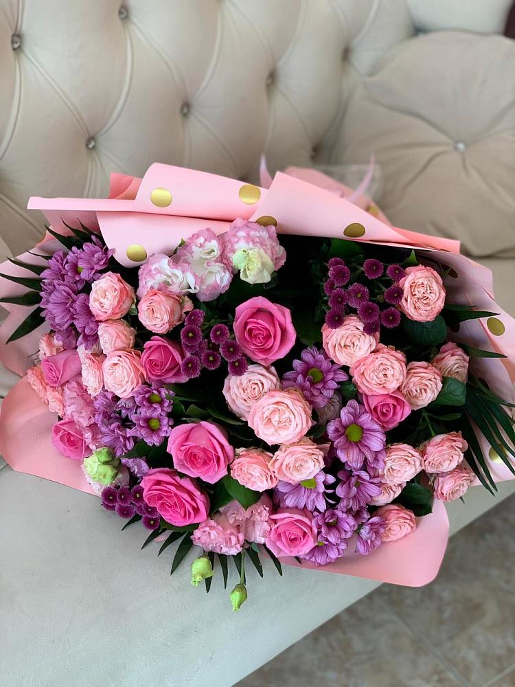 Букет цветов из: Хризантемы, Розы и Лизиантусы в Смоленском Алтайский край