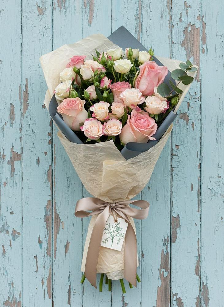 Букет цветов из: Розы в Смоленском Алтайский край