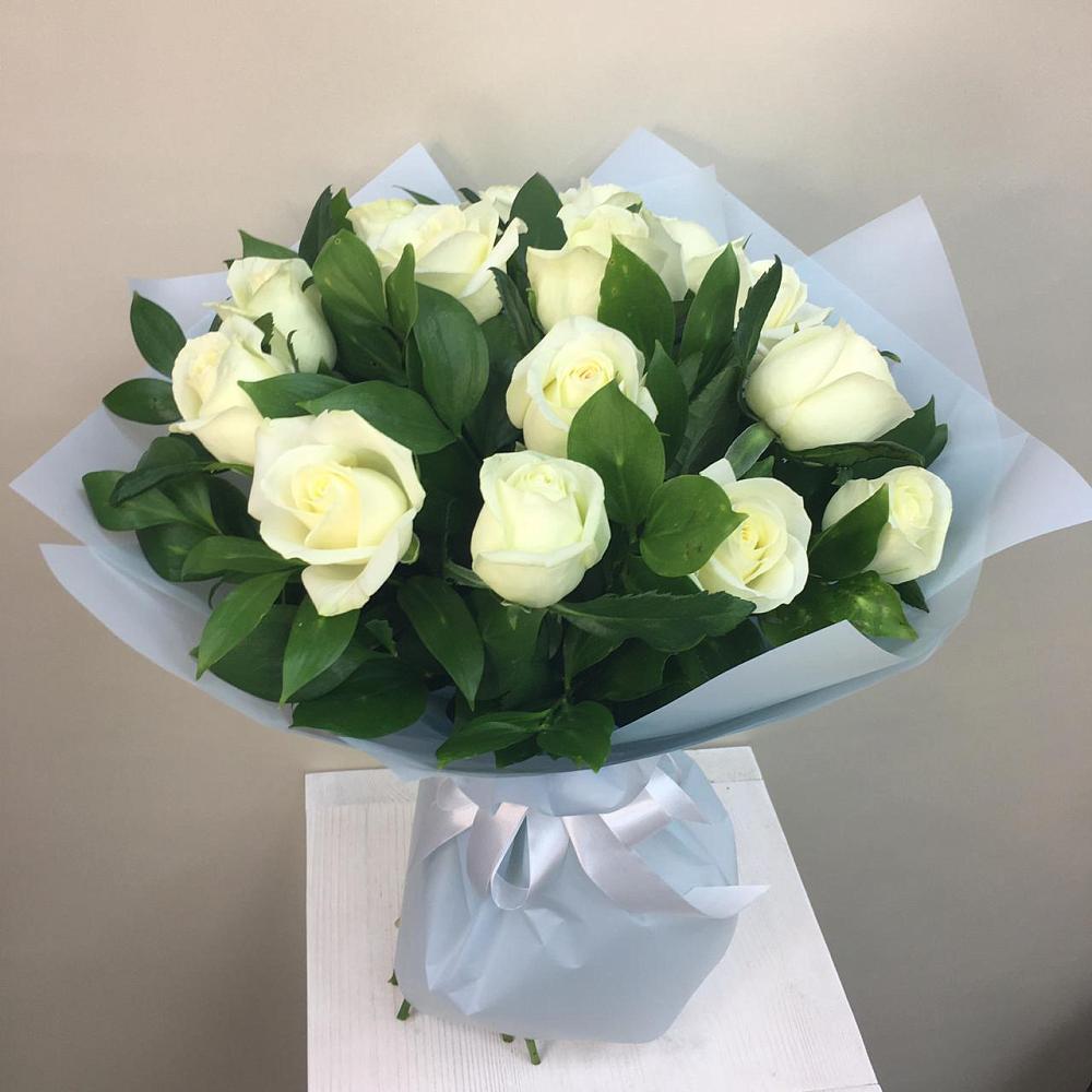 Букет 15 Белых роз Проуд в Смоленском Алтайский край