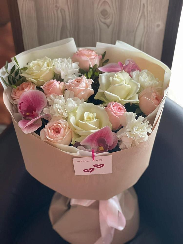 Букет цветов из: Орхидеи, Розы и Гвоздики в Смоленском Алтайский край