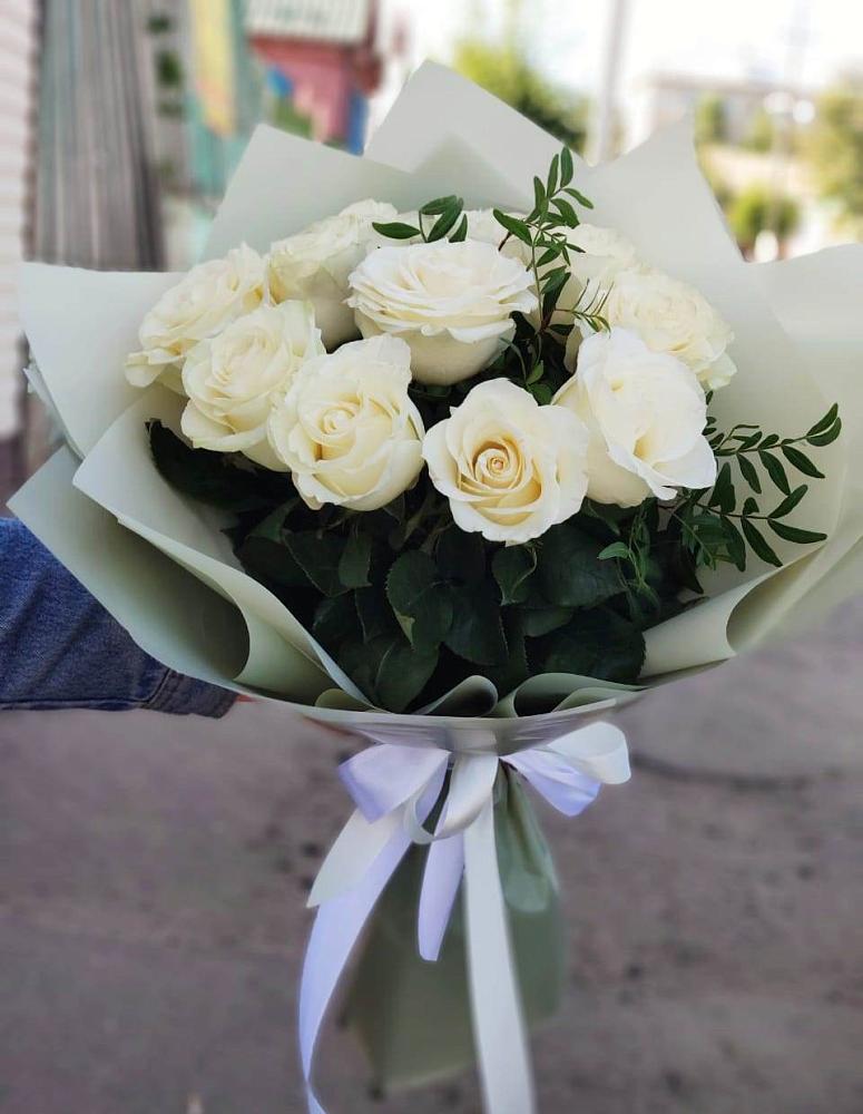 Букет Белые розы Проуд в Смоленском Алтайский край