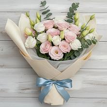 Букет цветов из:  Лизиантусы в Смоленском Алтайский край