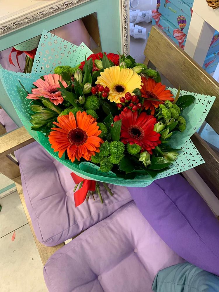 Букет цветов из: Герберы, Хризантемы и Альстромерии в Смоленском Алтайский край