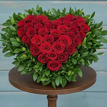 Цветочная композиция из Розы в виде сердца в Смоленском Алтайский край