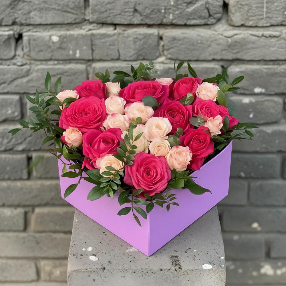 Цветочная композиция из Розы в коробке в Смоленском Алтайский край