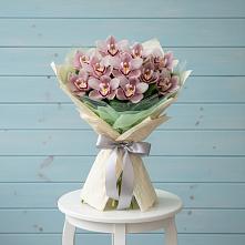Букет цветов из:  Орхидеи и Розы в Смоленском Алтайский край