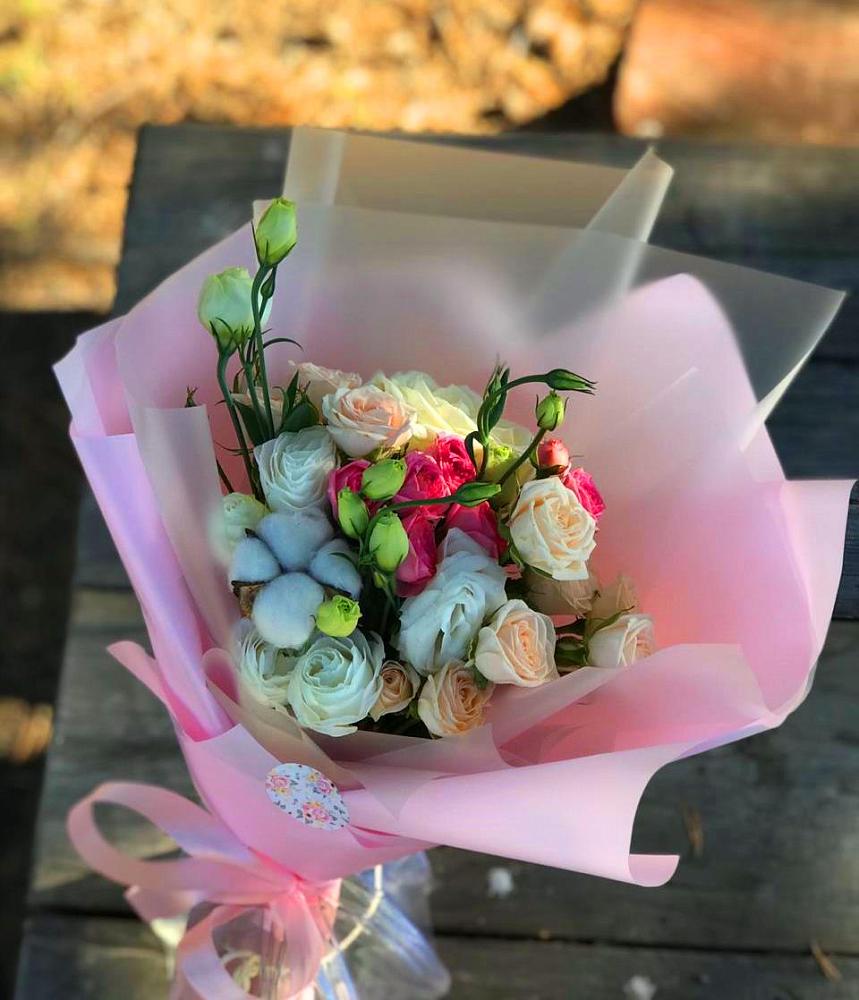 Букет цветов из: Розы и Лизиантусы в Смоленском Алтайский край