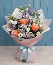 Букет цветов из:  Лизиантусы, Розы, Альстромерии и Гипсофила в Смоленском Алтайский край