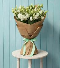 Букет цветов из:  Лизиантусы в Смоленском Алтайский край