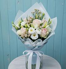 Букет цветов из:  Розы и Лизиантусы в Смоленском Алтайский край