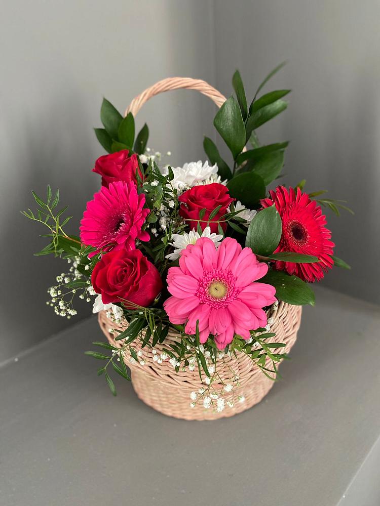 Цветочная композиция из Розы, Хризантемы и Герберы в корзине в Смоленском Алтайский край