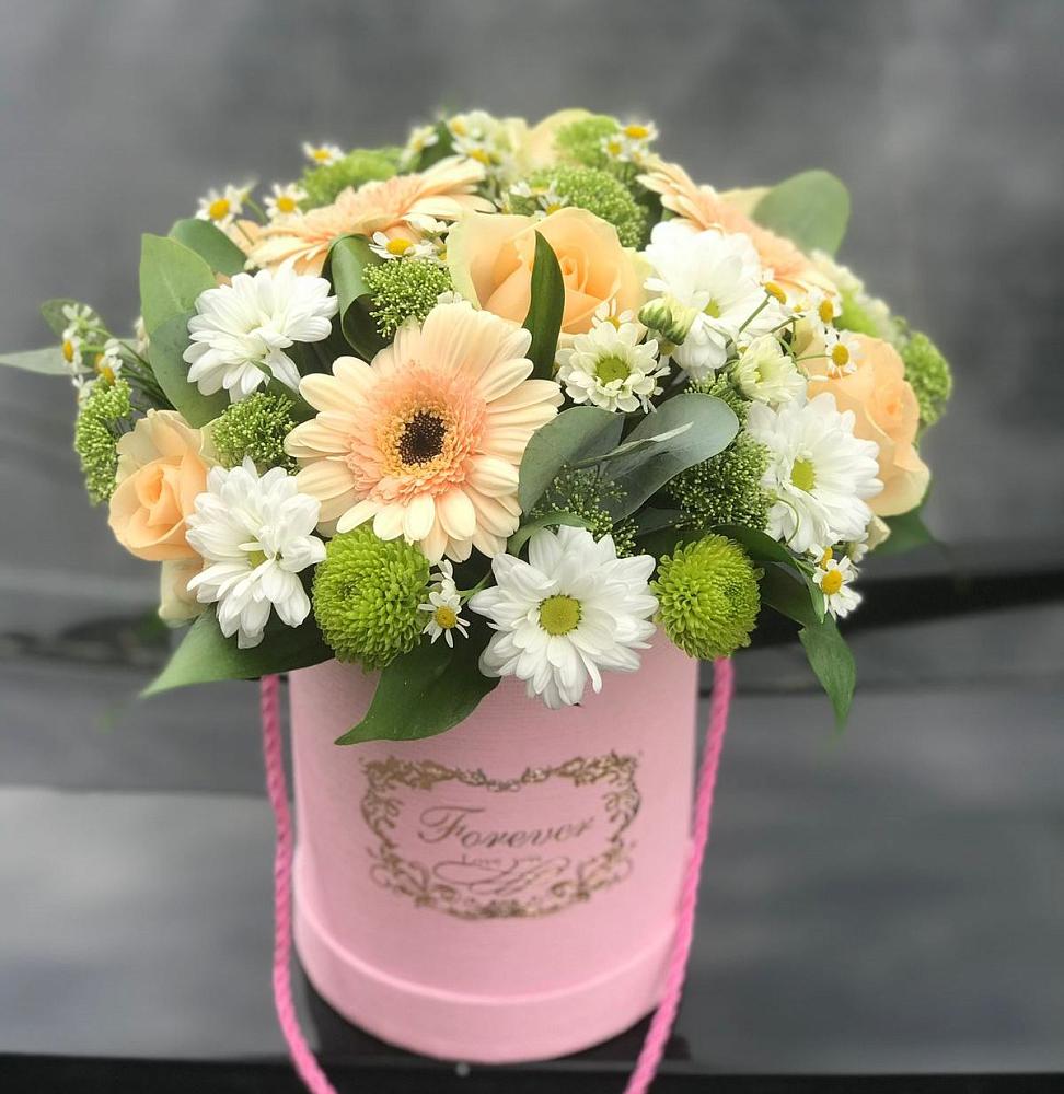 Цветочная композиция из Розы, Герберы и Хризантемы в шляпной коробке в Смоленском Алтайский край