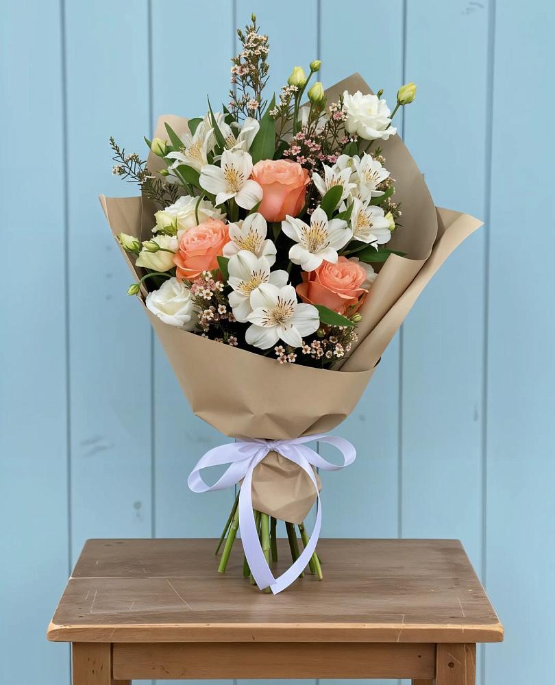 Букет цветов из: Альстромерии, Лизиантусы, Розы и Хризантемы в Смоленском Алтайский край