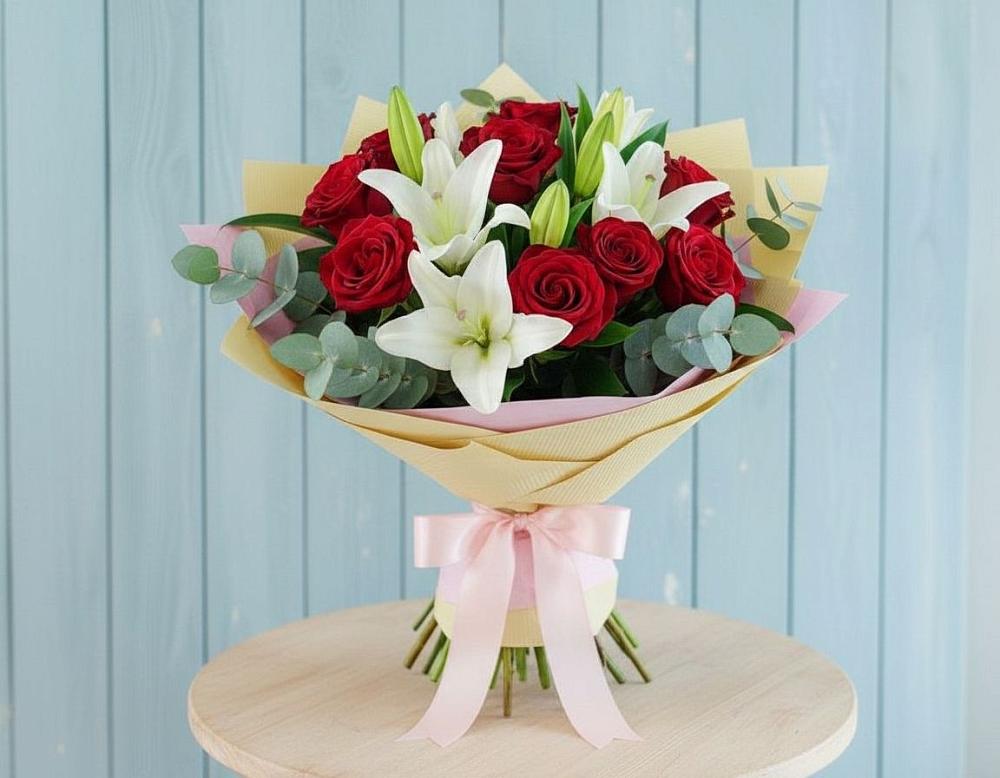 Букет цветов из: Лилии и Розы в Смоленском Алтайский край